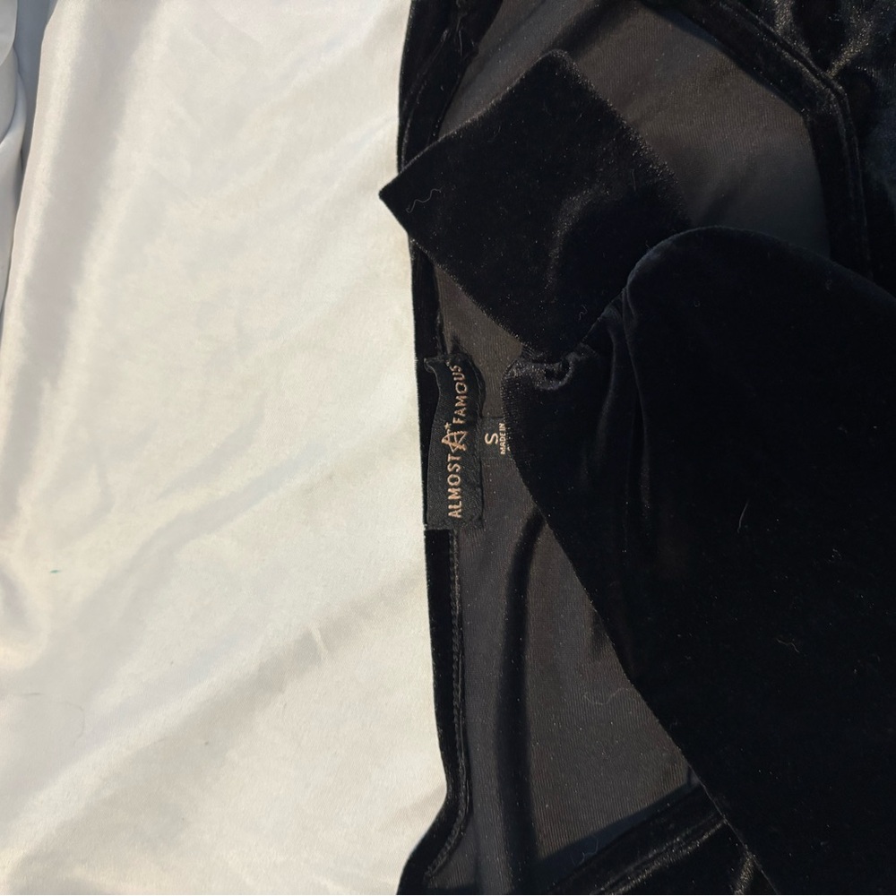 Black velvet croped blouse